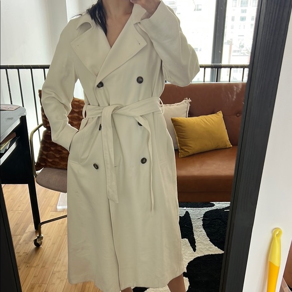 Stylish Double-Breasted White Trench Coat - Picture 2 of 6
